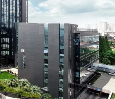2025年企业建站行业趋势展望与微盟汇网络科技应对策略